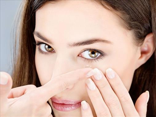 手術(shù)PK隱形眼鏡，哪個好？