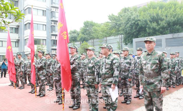 沙場點(diǎn)兵顯軍威：普瑞眼科醫(yī)院民兵參加花園路街道民兵點(diǎn)